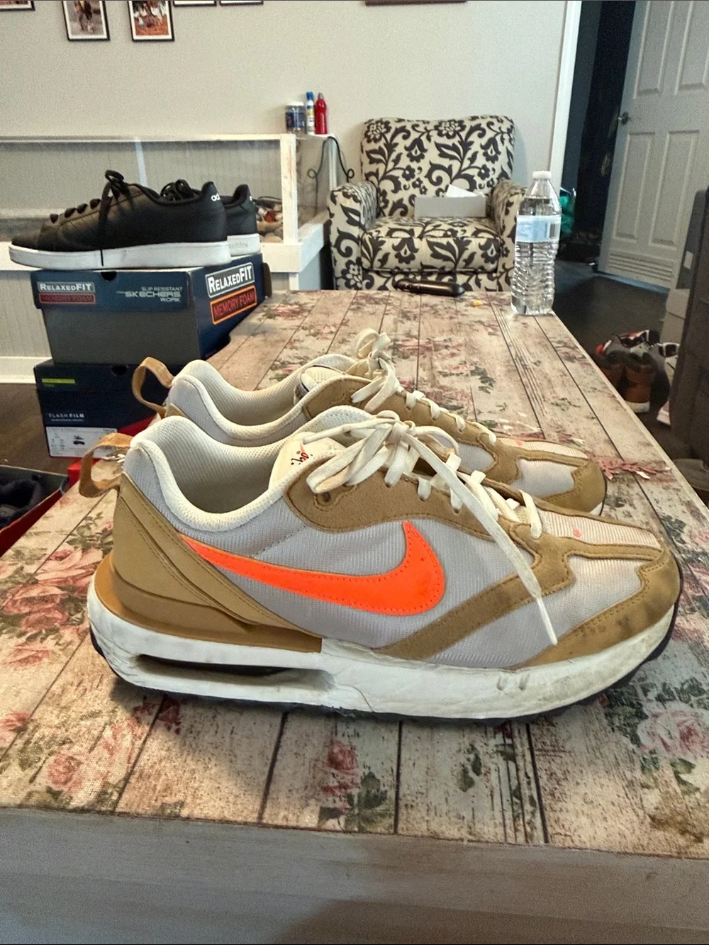 Nike air max dawn (elemental gold)